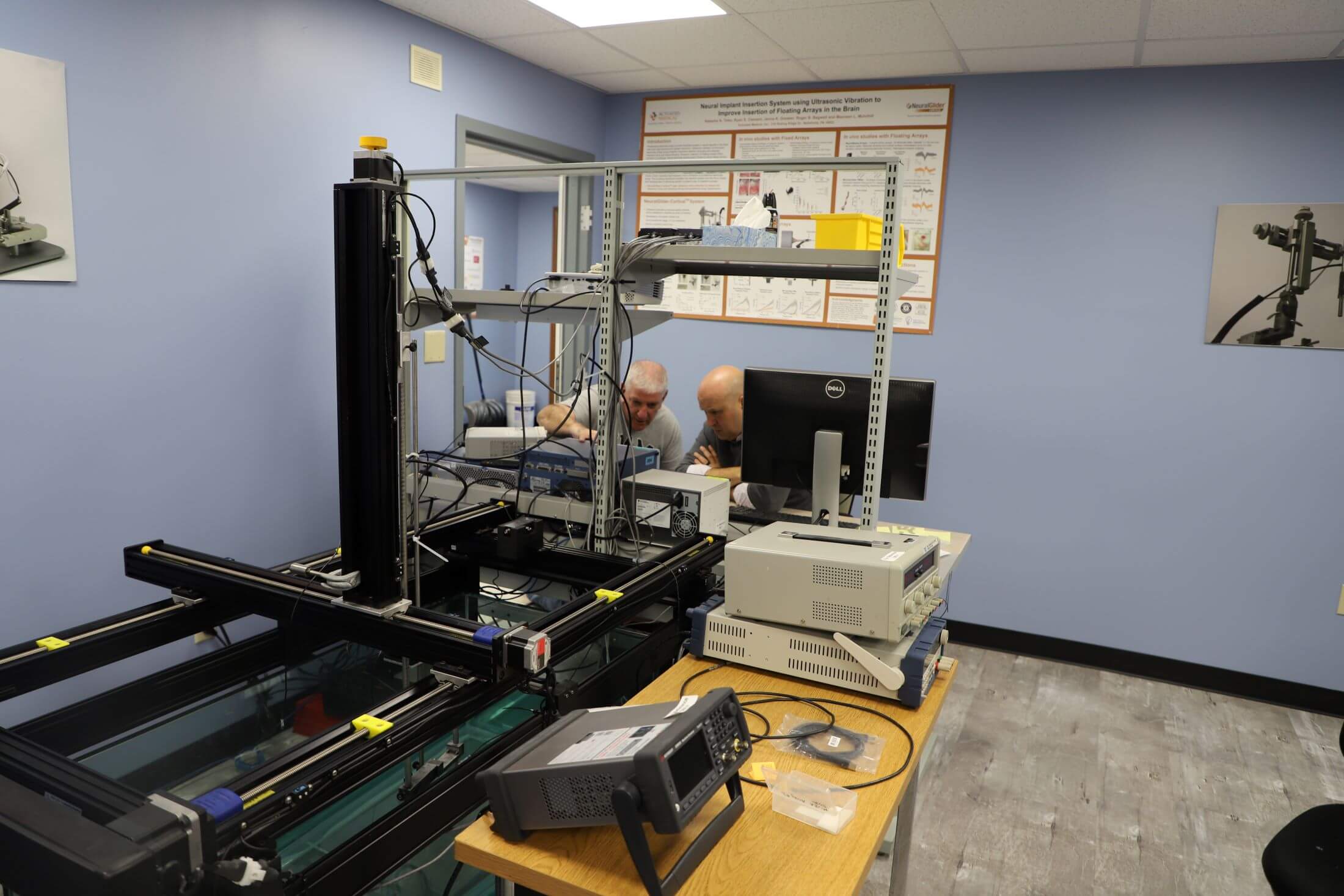 Engineer working with the NeuralGlider Inserter